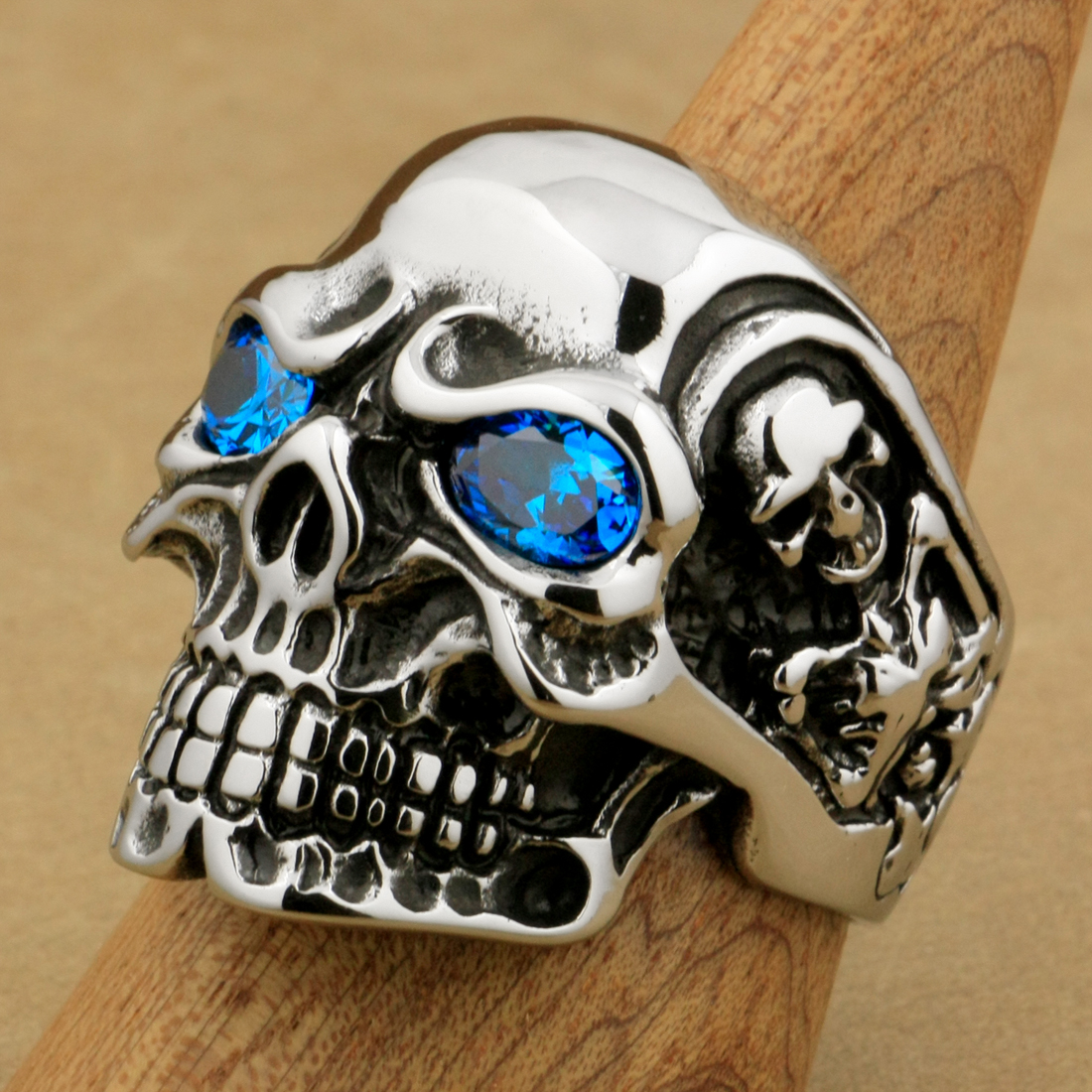 LINSION Huge Heavy 316L Stainless Steel Ellipse Blue CZ Eyes Titan Skull Mens Boys Biker Rock Punk Ring 3A201
LINSION Huge Heavy 316L Stainless Steel Ellipse Blue CZ Eyes Titan Skull Mens Boys Biker Rock Punk Ring 3A201