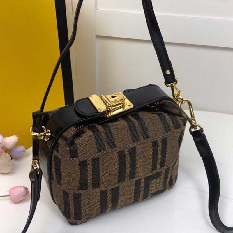 Brown Lunch Box Mini Bag Mobile Phone Crossbody Bag Clutch Bags Women Handbag Square Travel Shoulder Handbags Large Capacity Purse High Quality
Brown Lunch Box Mini Bag Mobile Phone Crossbody Bag Clutch Bags Women Handbag Square Travel Shoulder Handbags Large Capacity Purse High Quality