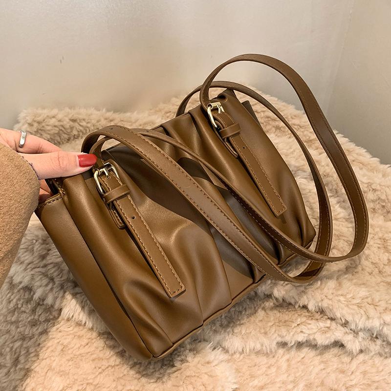 Vintage Pleated Armpit bag 2021 Fashion New High-quality PU Leather Women's Designer Handbag High capacity Shoulder Bags, Black
Vintage Pleated Armpit bag 2021 Fashion New High-quality PU Leather Women's Designer Handbag High capacity Shoulder Bags, Black