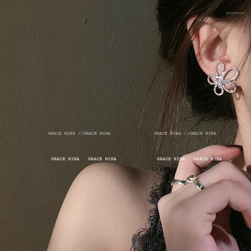 2020 New Sweet Temperament Contracted Flowers Jewelry Women Earrings Joker Fine Crystal Fashion Stud Earrings1
2020 New Sweet Temperament Contracted Flowers Jewelry Women Earrings Joker Fine Crystal Fashion Stud Earrings1