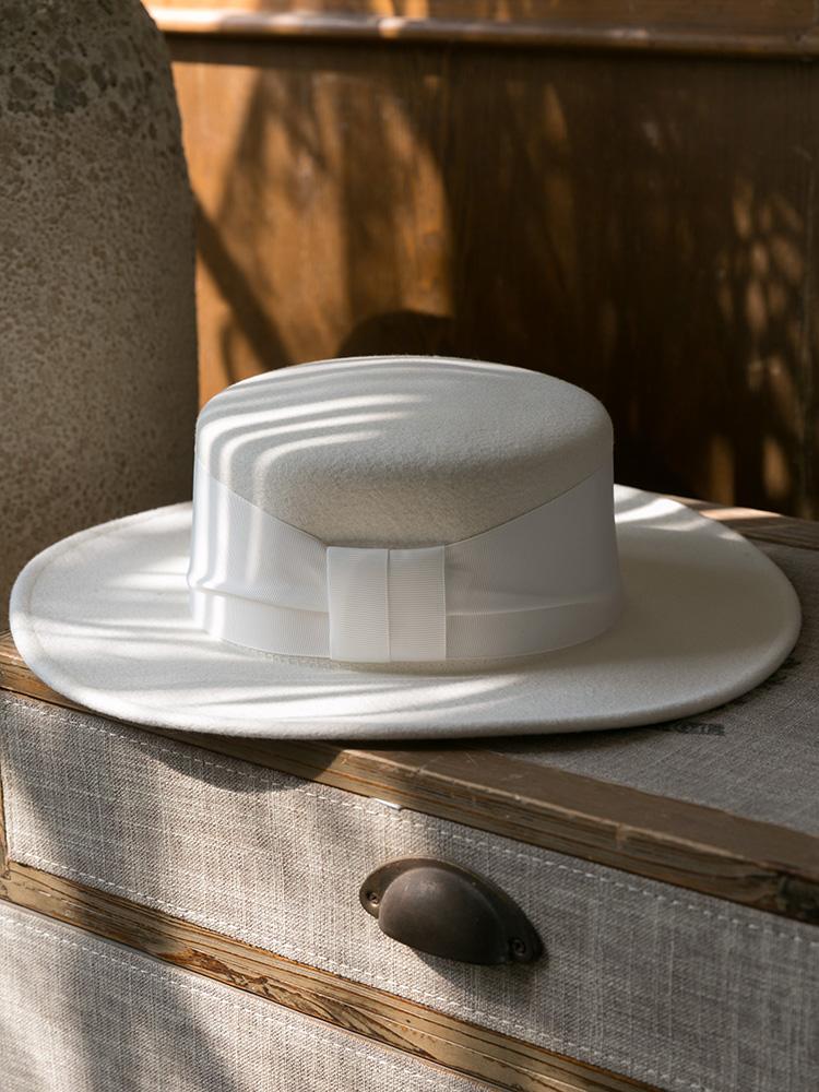 9Cm Wide Brim Wool Fedoras Women Pure Wool Felt Flat Jazz Hat Elegant British Women Winter Spring Brim Fedora Hat Sombrero 2021, White
9Cm Wide Brim Wool Fedoras Women Pure Wool Felt Flat Jazz Hat Elegant British Women Winter Spring Brim Fedora Hat Sombrero 2021, White