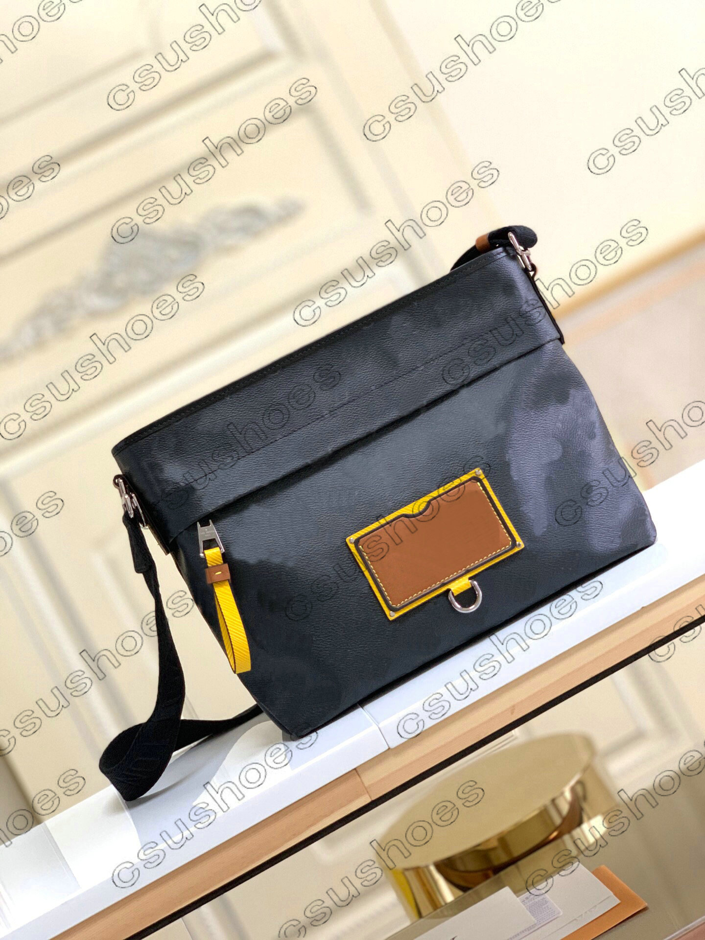 Gaston Labels Cross Body M45214 Besace Zippee Printing Canvas Embossed Eclipse Canvas Leather Messenger Handbags Tote Purse M44520 M45200
Gaston Labels Cross Body M45214 Besace Zippee Printing Canvas Embossed Eclipse Canvas Leather Messenger Handbags Tote Purse M44520 M45200