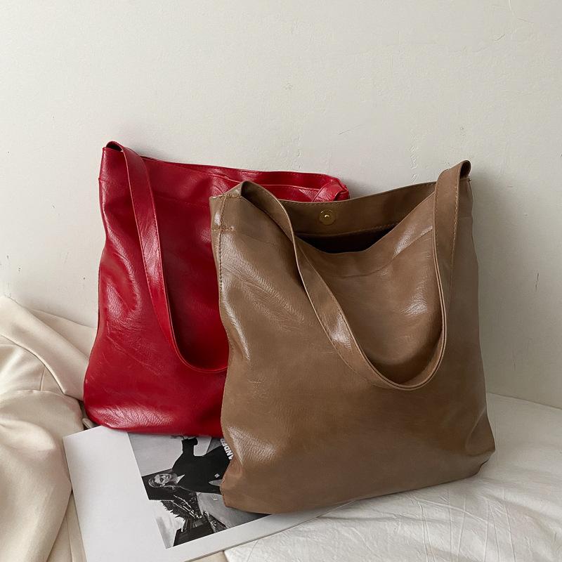 Women's Fashion Retro Soft Large Capacity Shoulder Bag Trend Joker Handbag Tote Bag, Black
Women's Fashion Retro Soft Large Capacity Shoulder Bag Trend Joker Handbag Tote Bag, Black