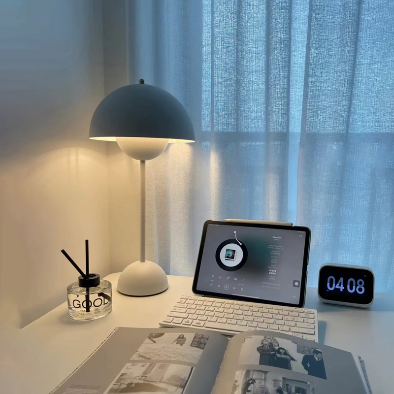 Chic Bedside Table Lamp with Unique Botanical Motif - Perfect for Bedroom Ambiance