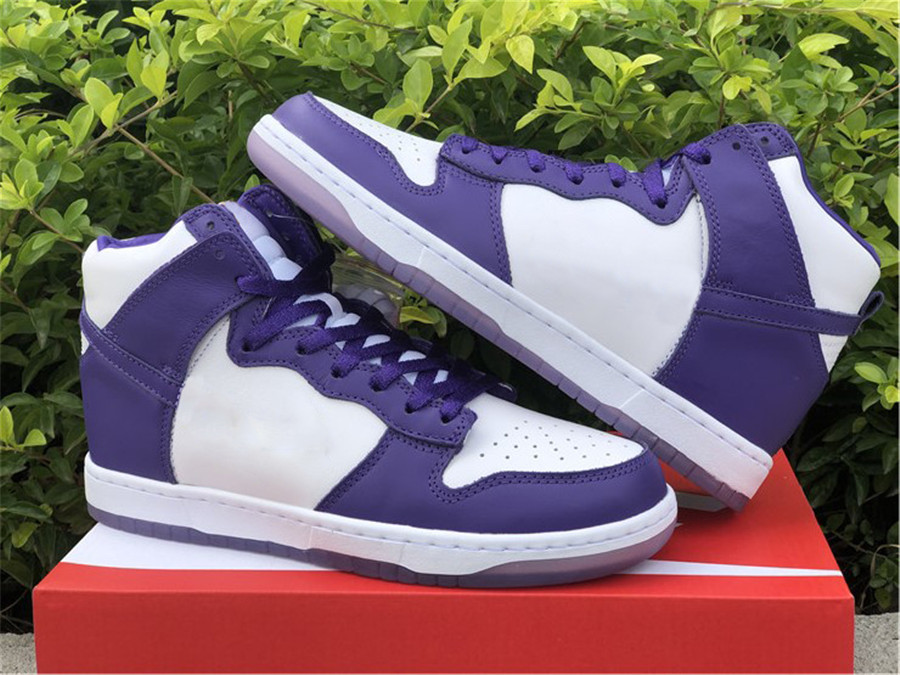 Authentic Dunk High WMNS Varsity Purple White Outdoor Shoes Men Women City Attack Zapatos Sneakers Skateboard Shoes With Original Box 5-13
Authentic Dunk High WMNS Varsity Purple White Outdoor Shoes Men Women City Attack Zapatos Sneakers Skateboard Shoes With Original Box 5-13
