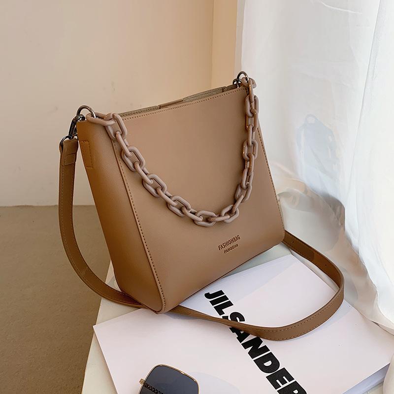 European and American Retro Ladies One-shoulder Big Bag 2021 New Trendy Fashion Net Red Bucket Bag Wild Messenger Chain Handbag, Black
European and American Retro Ladies One-shoulder Big Bag 2021 New Trendy Fashion Net Red Bucket Bag Wild Messenger Chain Handbag, Black