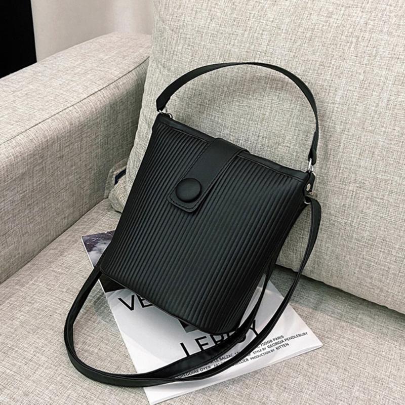 Evening Bags Vintage PU Leather Stripes Crossbody Fashion Messenger Simple Commuter Casua Ladies Shoulder Handbags For Women 2022
Evening Bags Vintage PU Leather Stripes Crossbody Fashion Messenger Simple Commuter Casua Ladies Shoulder Handbags For Women 2022