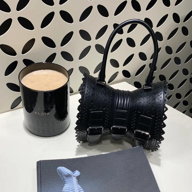 Design Fashion Women Shoulder Bag Leather Women's Crossbody Hollow out Messenger Bags Ladies Purse Female Round Handbag, Black
Design Fashion Women Shoulder Bag Leather Women's Crossbody Hollow out Messenger Bags Ladies Purse Female Round Handbag, Black