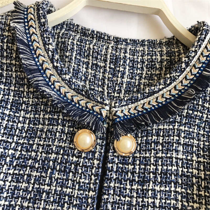 2021 Woman Tweed Luxury Autumn New Winter Free Diamond Fabric Tassels Fine Jacket Elegant Ladies Short Coat KDQ7, Navy blue.
2021 Woman Tweed Luxury Autumn New Winter Free Diamond Fabric Tassels Fine Jacket Elegant Ladies Short Coat KDQ7, Navy blue.