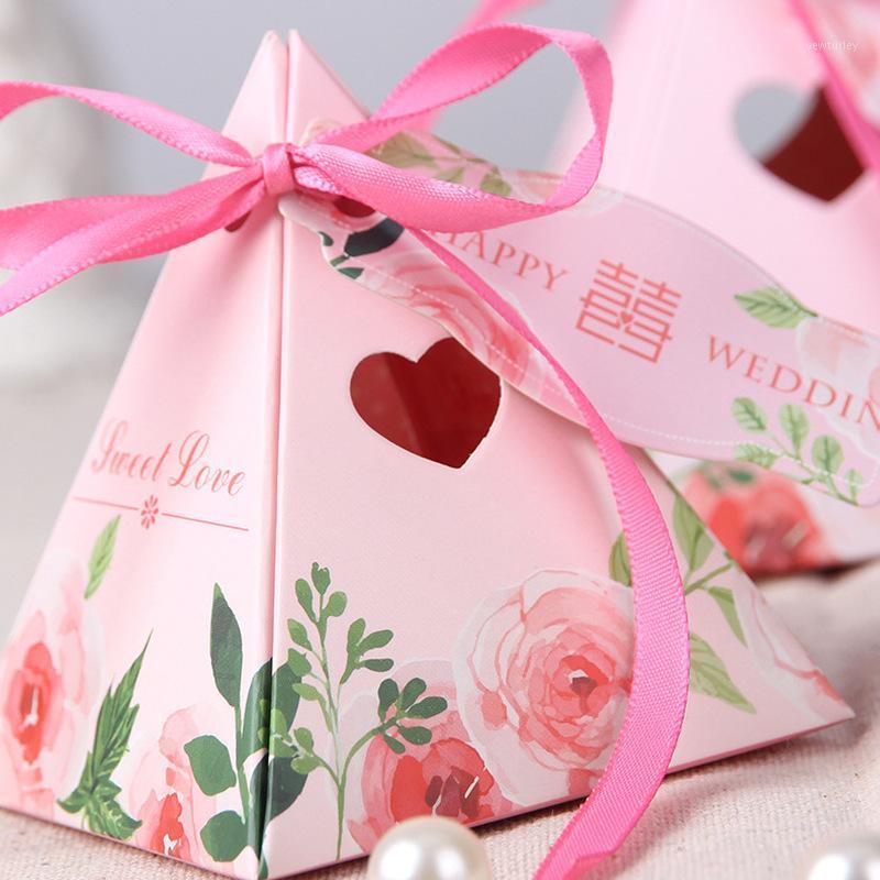 10pcs hot sale Triangular Pyramid gift box wedding favors and gifts candy box Chocolate wedding decoration supplies1
10pcs hot sale Triangular Pyramid gift box wedding favors and gifts candy box Chocolate wedding decoration supplies1