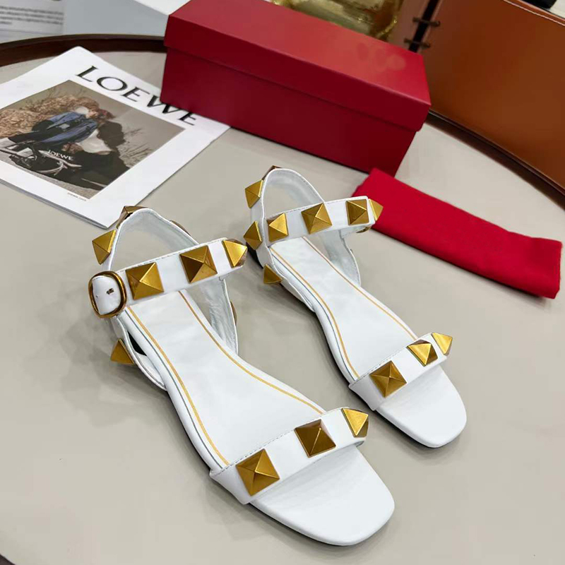 Designer Women Roman Sandal Rivet Flat Mules Slides Quilted Gold Stud Sexy Sheepskin Mules Summer Black White Shoes Big Size With Box NO340, Sock
Designer Women Roman Sandal Rivet Flat Mules Slides Quilted Gold Stud Sexy Sheepskin Mules Summer Black White Shoes Big Size With Box NO340, Sock