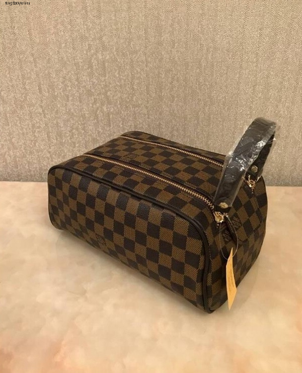 2021 High-end quality men travelling toilet bag fashion women wash bag large capacity cosmetic bags makeup toiletry bag Pouch A2 CY7O
2021 High-end quality men travelling toilet bag fashion women wash bag large capacity cosmetic bags makeup toiletry bag Pouch A2 CY7O