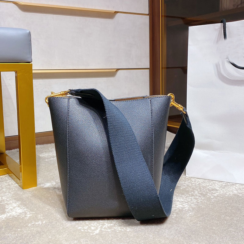 Fashion Lady Handbag Women Shoulder Bag Crossbody Bag High-End Large Capacity Fashion Retro Trend Handbag Leather Bag Multi Color, Red
Fashion Lady Handbag Women Shoulder Bag Crossbody Bag High-End Large Capacity Fashion Retro Trend Handbag Leather Bag Multi Color, Red