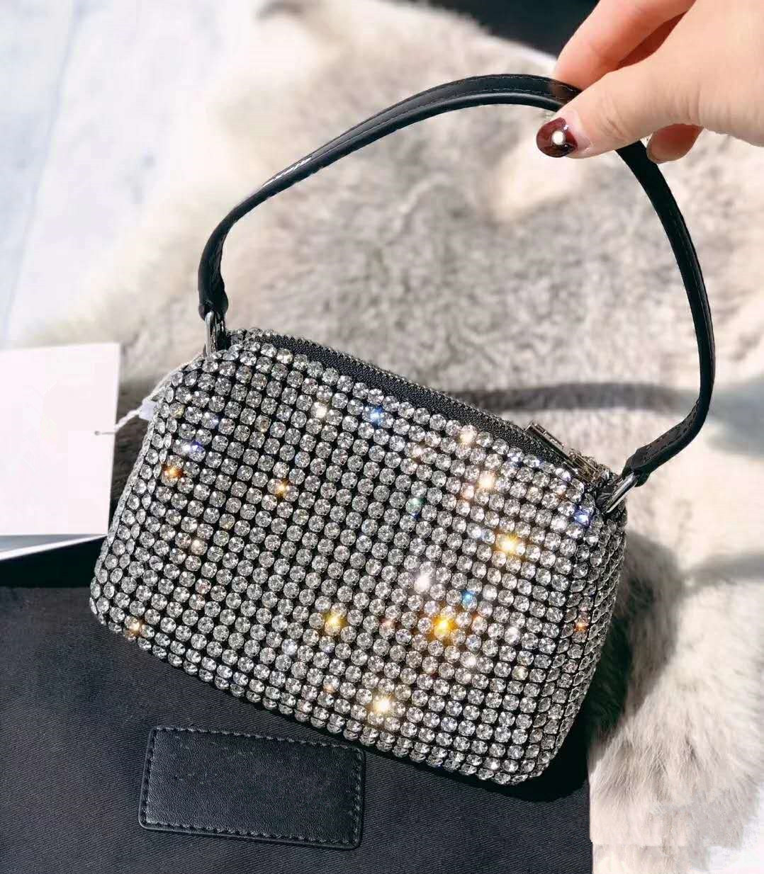 2020 crystal High Quality hobo Designer hobo tote Women crystal diamond Handbags Famous Chain Shoulder Bags Crossbody Soho Bag Disco Bag, Box
2020 crystal High Quality hobo Designer hobo tote Women crystal diamond Handbags Famous Chain Shoulder Bags Crossbody Soho Bag Disco Bag, Box
