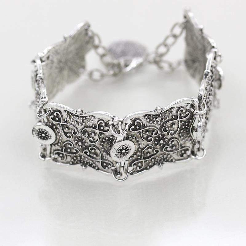 Vintage fashion bohemian ancient coins carved wide bracelets Turkish wind hand jewelry women personality street shooting1
Vintage fashion bohemian ancient coins carved wide bracelets Turkish wind hand jewelry women personality street shooting1