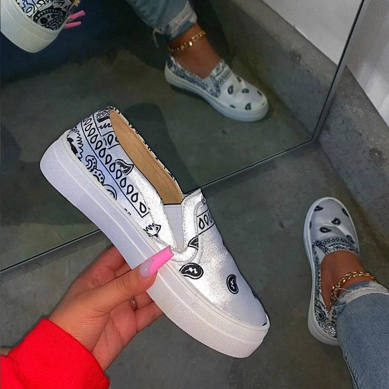 2020 New Spring Women Print Skin Flat Loafers Female Platform Plus Size Elastic Band Casual Shoes Ladies Fashion Comfortable #R66D 
2020 New Spring Women Print Skin Flat Loafers Female Platform Plus Size Elastic Band Casual Shoes Ladies Fashion Comfortable #R66D