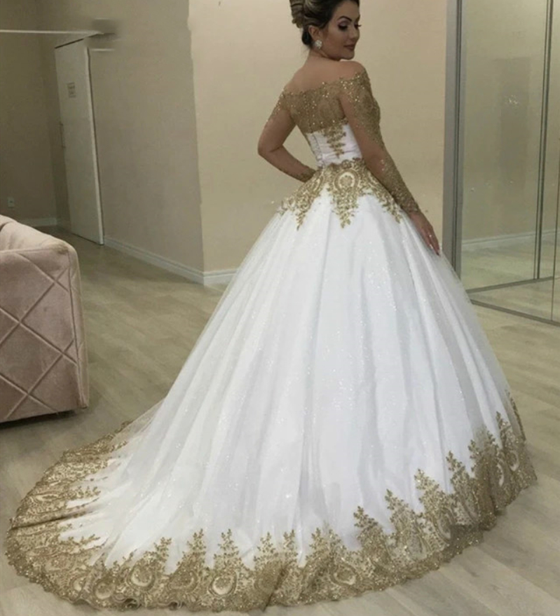 2023 Luxury Dubai Wedding Dresses Bridal Gowns White And Gold Sheer Long Sleeves Bateau Neck Appliqued Sparkly Glitter Sequins Lace Bride Formal Wear