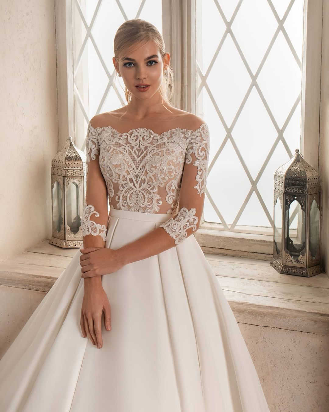 Lace Ivory Long Sleeves Wedding Dresses Sheer Bateau Neck A E Sequined Bridal Gowns Plus Size Sweep Train Satin Robe De Mari E