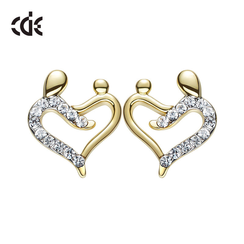 CDE Top Selling Gold Color Hollow Heart Stud Earrings Twinkling Cubic Zirconia Earrings Fashion Ear Jewelry for Women Daily Gift
CDE Top Selling Gold Color Hollow Heart Stud Earrings Twinkling Cubic Zirconia Earrings Fashion Ear Jewelry for Women Daily Gift