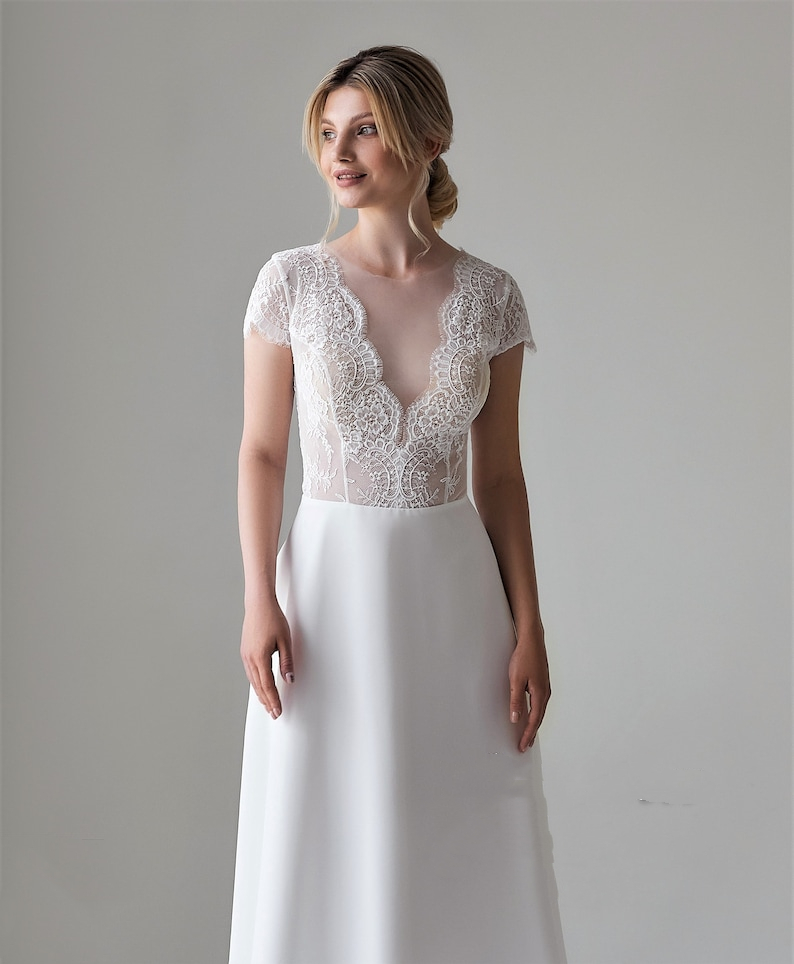 Classic Short A Line Wedding Dress Lace Top Illusion V-Neck Backless Simple White Reception Dresses Boho Chiffon Wedding Gowns Vintage Summer Vestidos