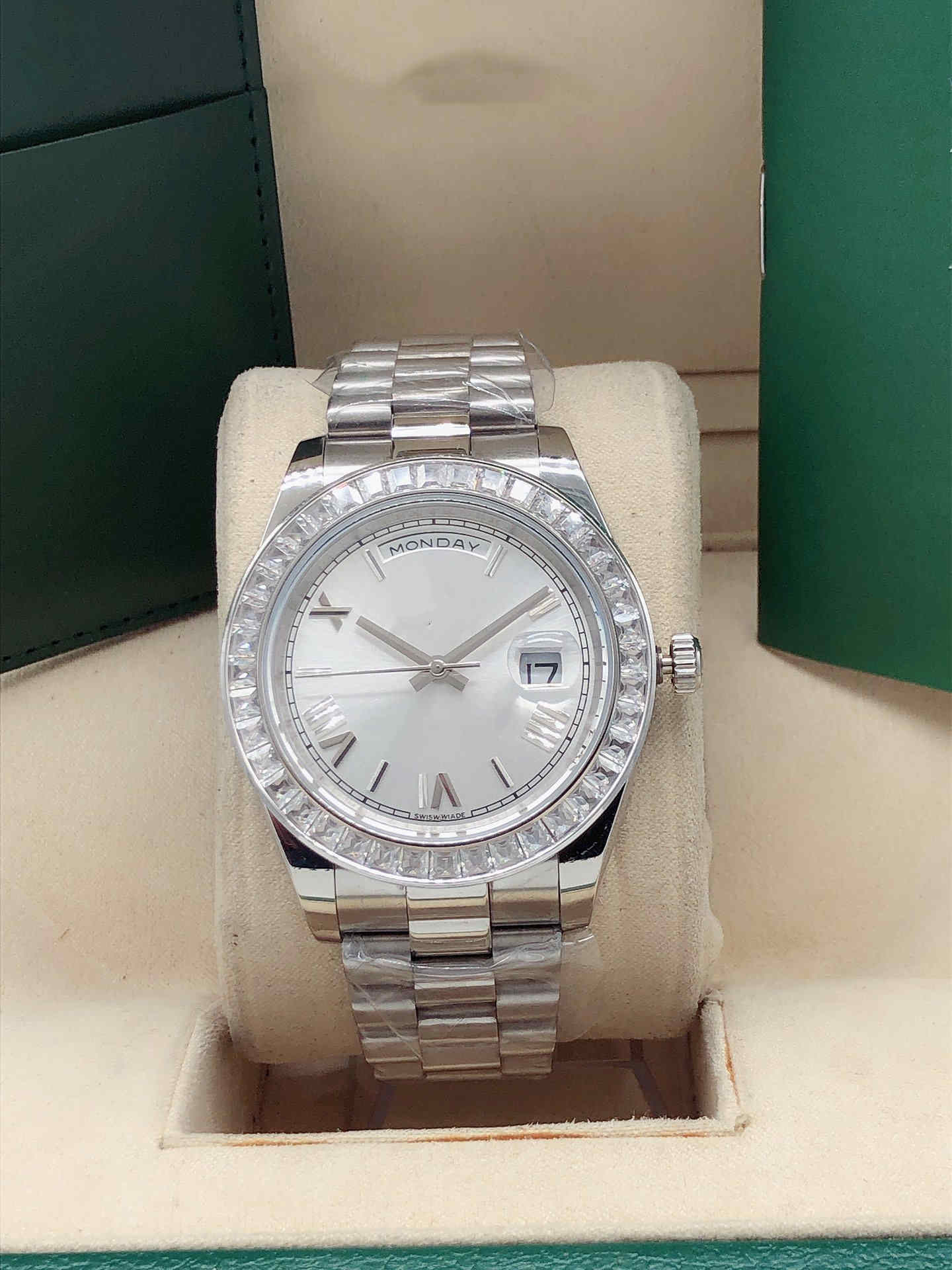 Classic Fashion hot sale 41mm men's watches stainless steel date week waterproof fashion sports watch sapphire mirror wristwatches
Classic Fashion hot sale 41mm men's watches stainless steel date week waterproof fashion sports watch sapphire mirror wristwatches