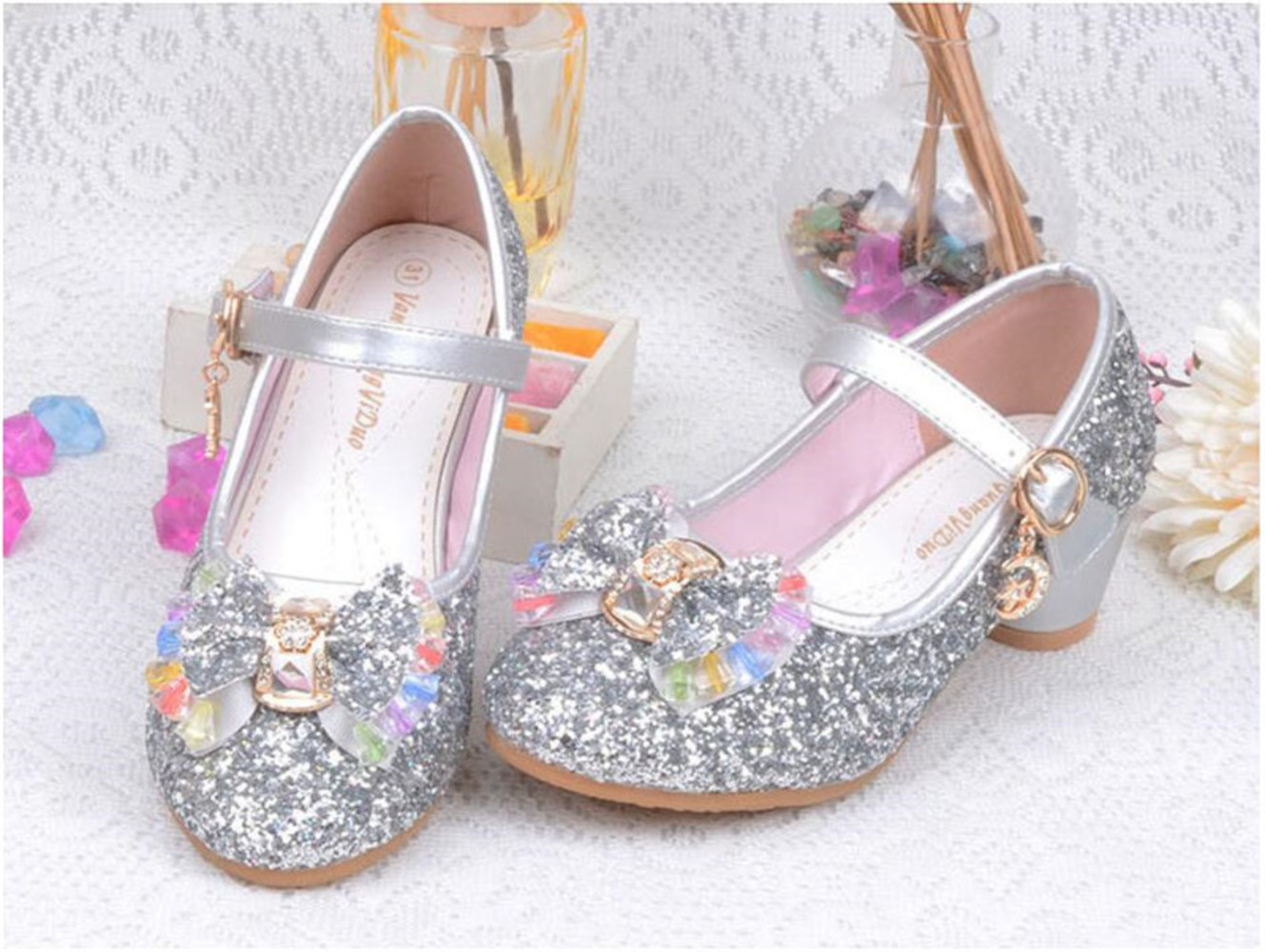 Spring Autumn Children Princess Wedding Glitter Bowknot Crystal Shoes High Heels Dress Shoes Kids Sandals Girls Party Shoes, Mix randomly colors
Spring Autumn Children Princess Wedding Glitter Bowknot Crystal Shoes High Heels Dress Shoes Kids Sandals Girls Party Shoes, Mix randomly colors