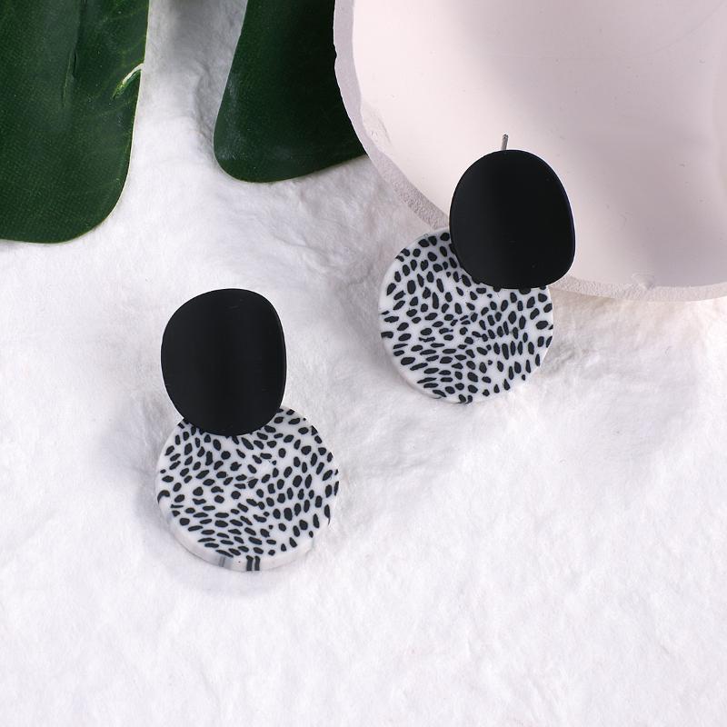 AENSOA New Design Geometric Clay Earrings Korean White Black Leopard Round Polymer Clay Drop Earrings for Women Party Jewelry
AENSOA New Design Geometric Clay Earrings Korean White Black Leopard Round Polymer Clay Drop Earrings for Women Party Jewelry