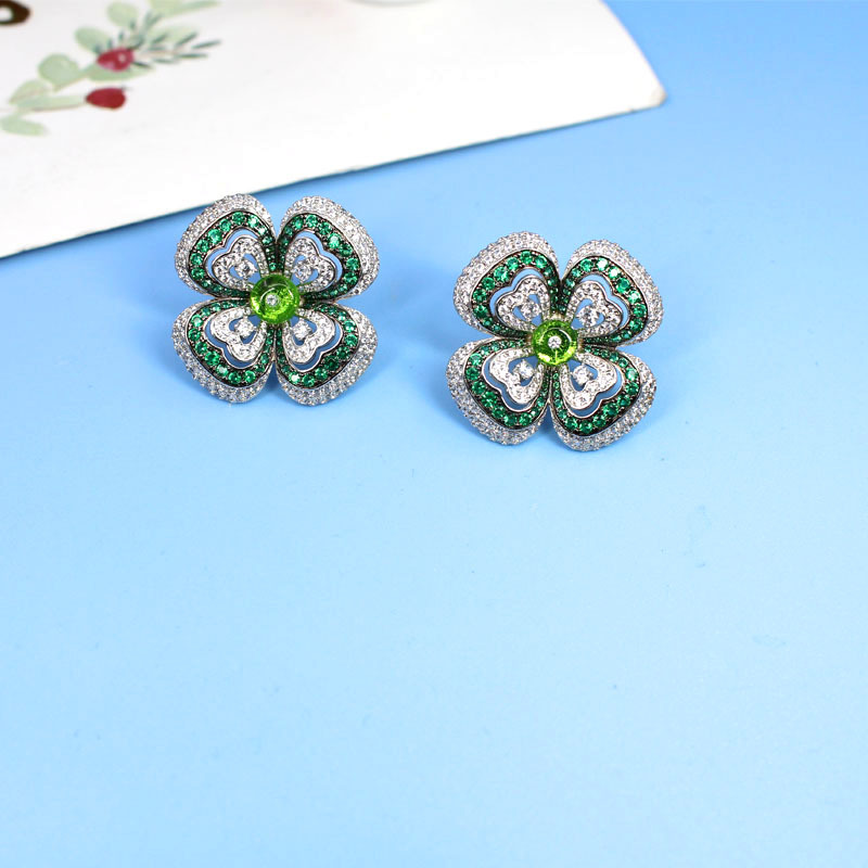 Deluxe Fashion Lady Wome Brass Coloured Gemstone Setting Diamond Flower 18k Gold Plated Engagement Stud Earrings
Deluxe Fashion Lady Wome Brass Coloured Gemstone Setting Diamond Flower 18k Gold Plated Engagement Stud Earrings