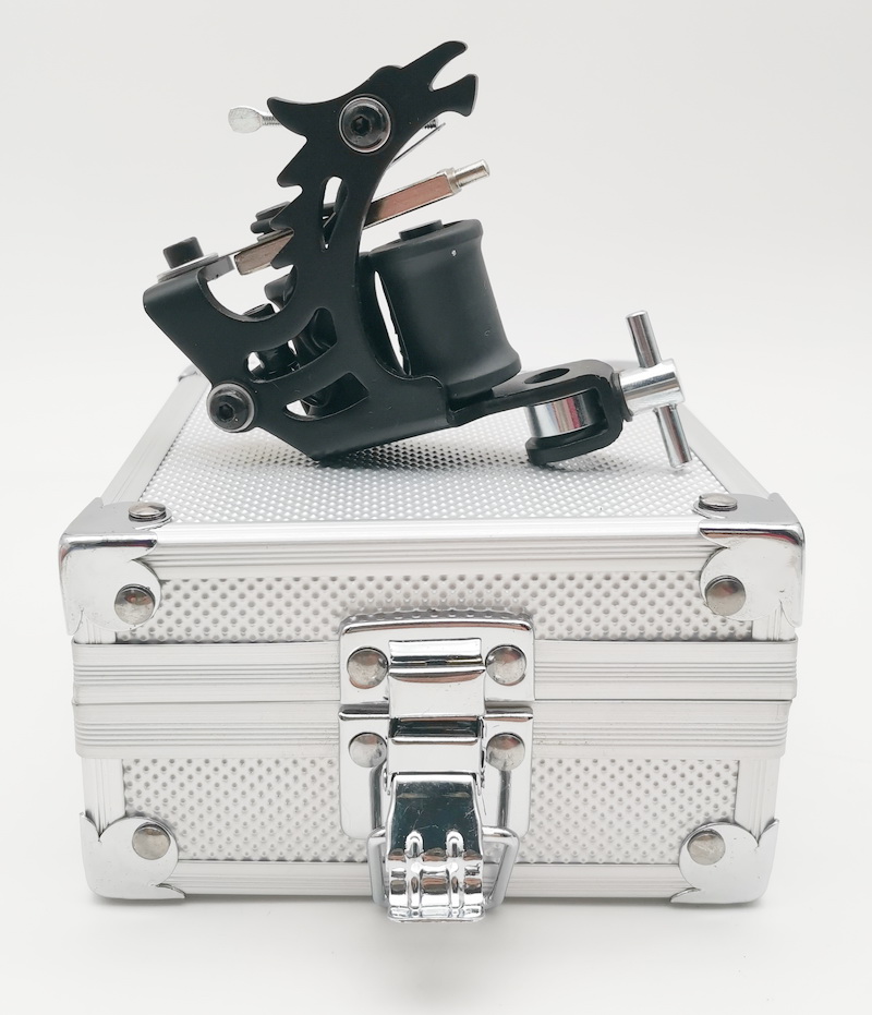 New Tattoo Machine Gun Black Dragon Handmade Cast Iron 8Coils Liner Shader With 1Pc Aluminium Alloy Silver Case Box For Tattooage Kits Equipment tm011
New Tattoo Machine Gun Black Dragon Handmade Cast Iron 8Coils Liner Shader With 1Pc Aluminium Alloy Silver Case Box For Tattooage Kits Equipment tm011