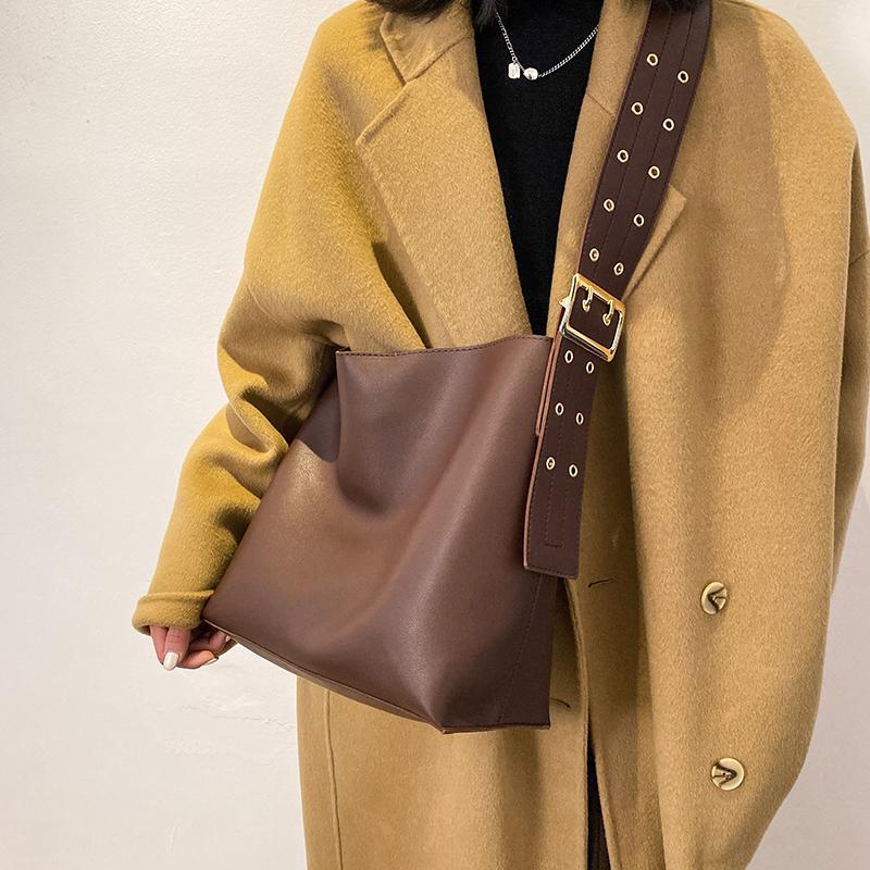 Fashion Metal Buckle Black PU Leather Bags Shoulder Bag Women Bucket Casual Stylish Handbag
Fashion Metal Buckle Black PU Leather Bags Shoulder Bag Women Bucket Casual Stylish Handbag