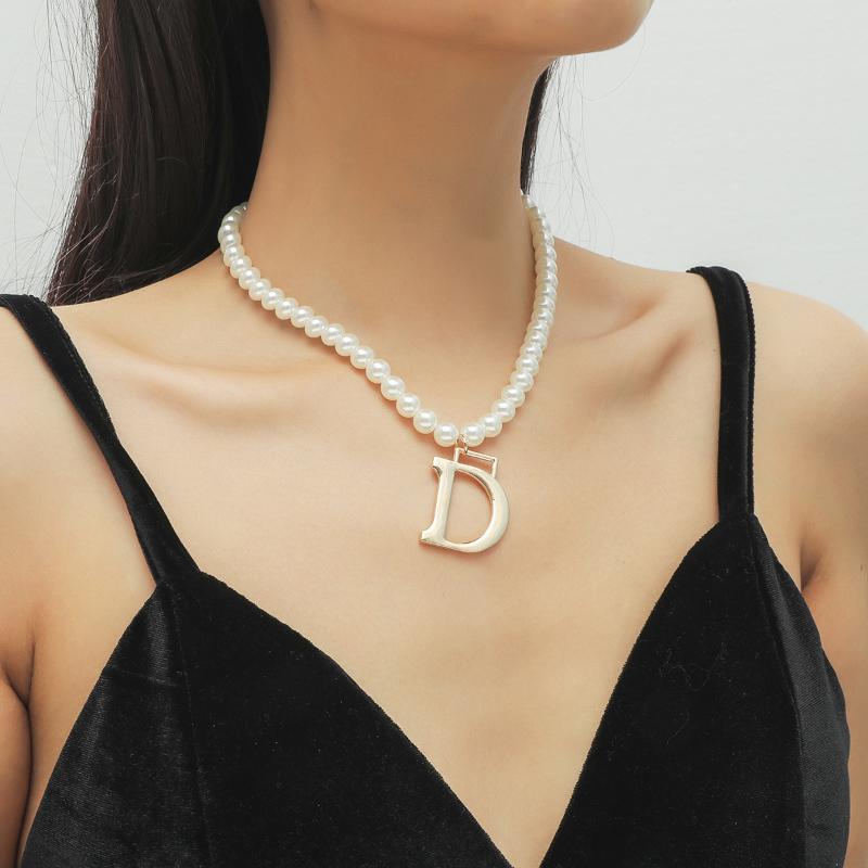 Punk Shiny Rhinestone Crystal Letter D Pendant Necklace Boho Imitation Pearl Choker Necklaces Collar for Women Jewelry 
Punk Shiny Rhinestone Crystal Letter D Pendant Necklace Boho Imitation Pearl Choker Necklaces Collar for Women Jewelry