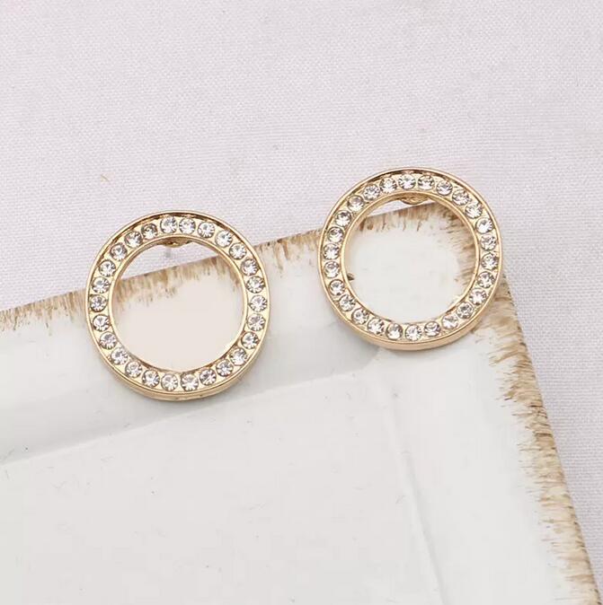 20style Simple 18K Gold Plated 925 Silver Letters Stud Luxury Brand Designers Geometric Famous Women Crystal Rhinestone Pearl Earring Wedding Party Jewelry
20style Simple 18K Gold Plated 925 Silver Letters Stud Luxury Brand Designers Geometric Famous Women Crystal Rhinestone Pearl Earring Wedding Party Jewelry