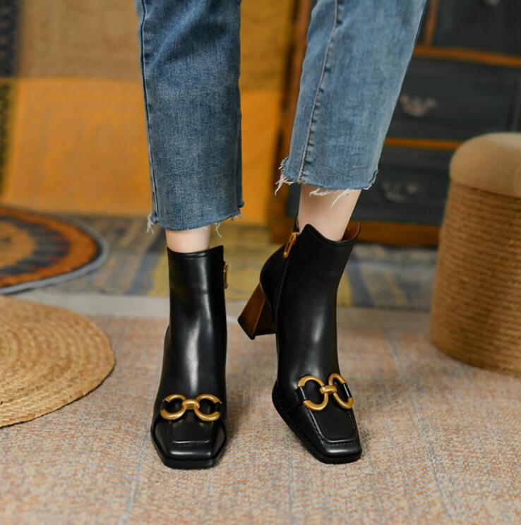 Fashion High heels Short Boots Women Boost Genuine Leather 2022 High Chunky heel Martin Boots Gold Buckle Womens Shoes
Fashion High heels Short Boots Women Boost Genuine Leather 2022 High Chunky heel Martin Boots Gold Buckle Womens Shoes
