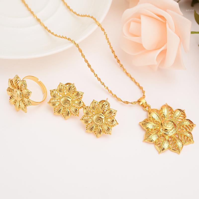 Bangrui New Christmas gold flower leaf pendant Women Bridal Jewelry Set pendant Earrings African girls Wedding Jewelry gift1, As pic
Bangrui New Christmas gold flower leaf pendant Women Bridal Jewelry Set pendant Earrings African girls Wedding Jewelry gift1, As pic