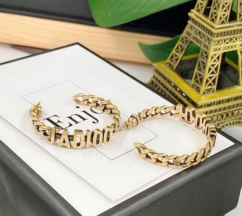 D home letter earrings female temperament Super fairy Internet celebrity earrings light luxury high-end earring 925 silver needle 20 new
D home letter earrings female temperament Super fairy Internet celebrity earrings light luxury high-end earring 925 silver needle 20 new