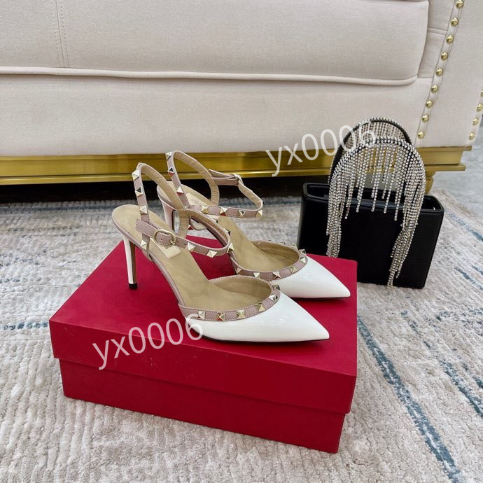 Luxury-Women Lug Sole Horsebit 35-42 Loafer Shoes Gold-toned Embroidery Bee Slip On Platfrom Sneakers Lady Leather White Black Comfort yh211206, Choose the color
Luxury-Women Lug Sole Horsebit 35-42 Loafer Shoes Gold-toned Embroidery Bee Slip On Platfrom Sneakers Lady Leather White Black Comfort yh211206, Choose the color