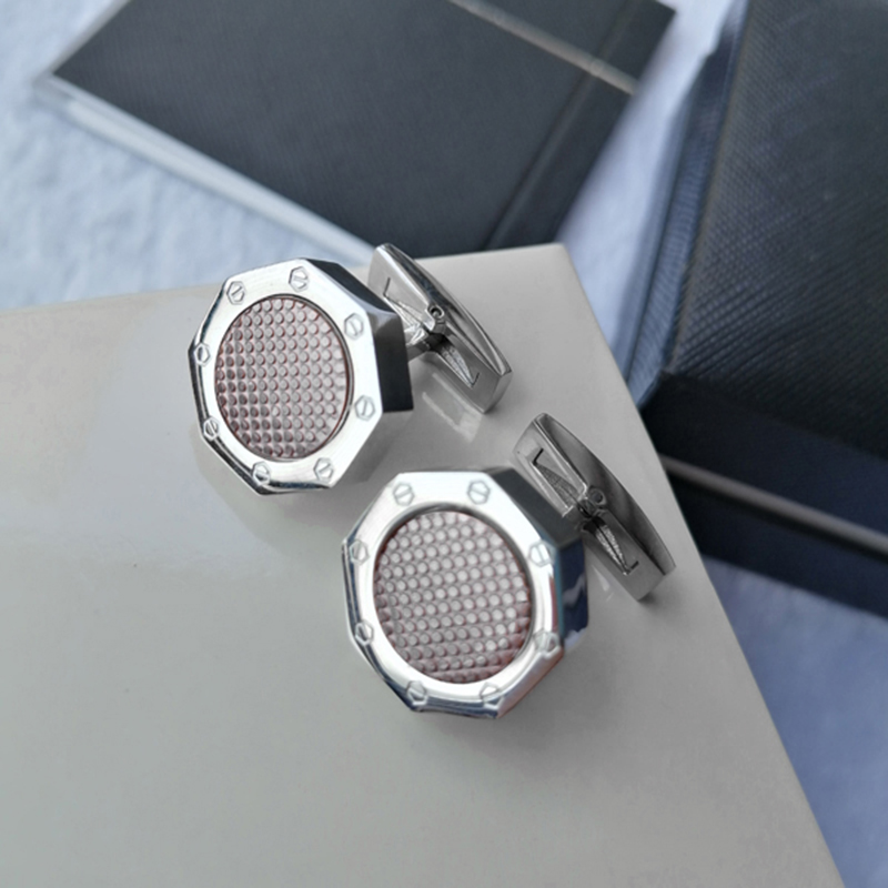 Best selling men's Cufflinks high quality letter logo French Cuff Links Valentine's Day gifts luxury jewelry wholesale P1, Silver
Best selling men's Cufflinks high quality letter logo French Cuff Links Valentine's Day gifts luxury jewelry wholesale P1, Silver