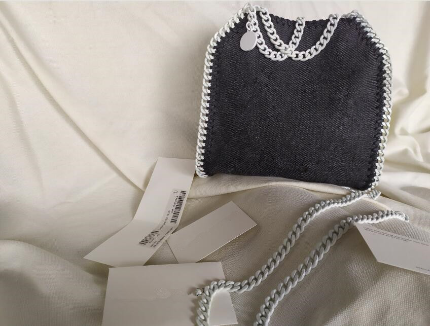 2021 new Mini White Slings Stella Mccartney Women Shoulder Bag PVC Leather Hasp Closure Flap Interior Pocket High Quality Totes 18cm
2021 new Mini White Slings Stella Mccartney Women Shoulder Bag PVC Leather Hasp Closure Flap Interior Pocket High Quality Totes 18cm