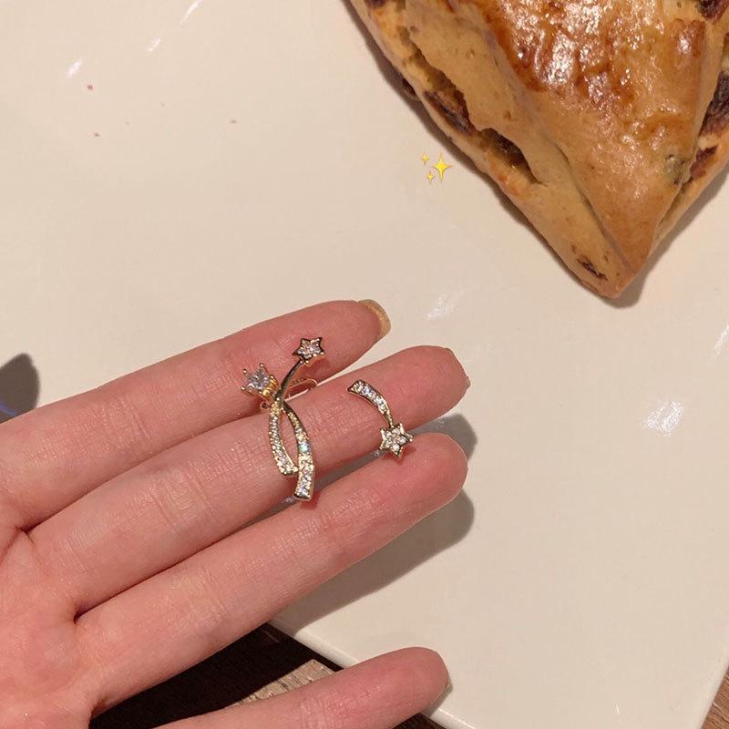 Asymmetrical ear bone clip one-piece earrings female 2021trendy temperament advanced atmospheric earrings February 14 gift
Asymmetrical ear bone clip one-piece earrings female 2021trendy temperament advanced atmospheric earrings February 14 gift