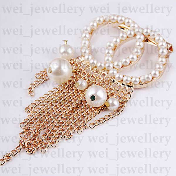 Pearl Designer Brooch C Letter Diamond Brooches Pin Tassel Women Brooch Designer Jewelry Fashion Clothing Decoration
Pearl Designer Brooch C Letter Diamond Brooches Pin Tassel Women Brooch Designer Jewelry Fashion Clothing Decoration