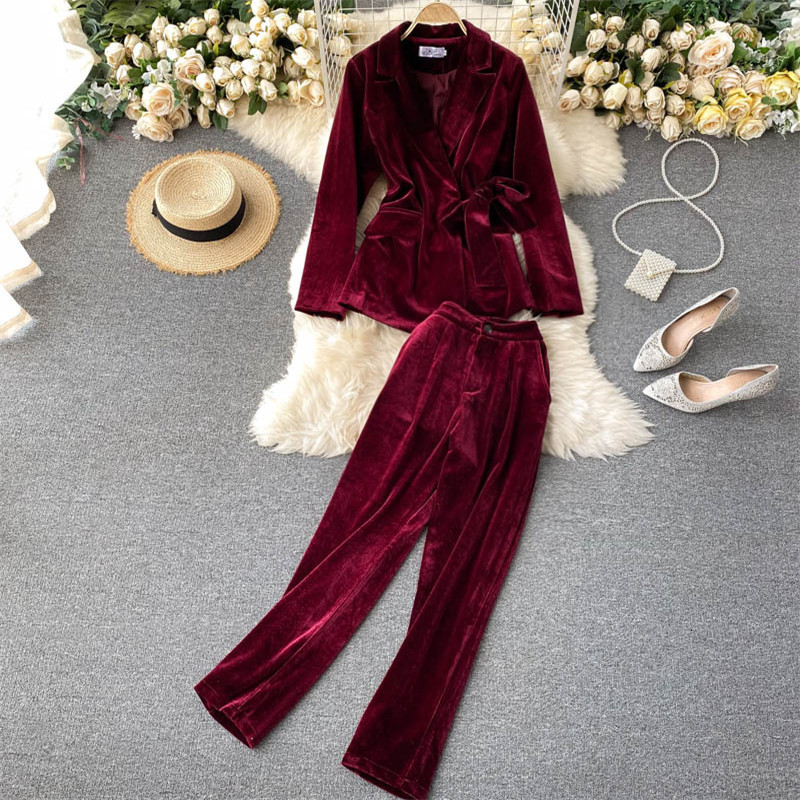 2021 New Female singer autumn retro velvet set design noched lace up to tops + high long pants pieces together LO5E, Black
2021 New Female singer autumn retro velvet set design noched lace up to tops + high long pants pieces together LO5E, Black