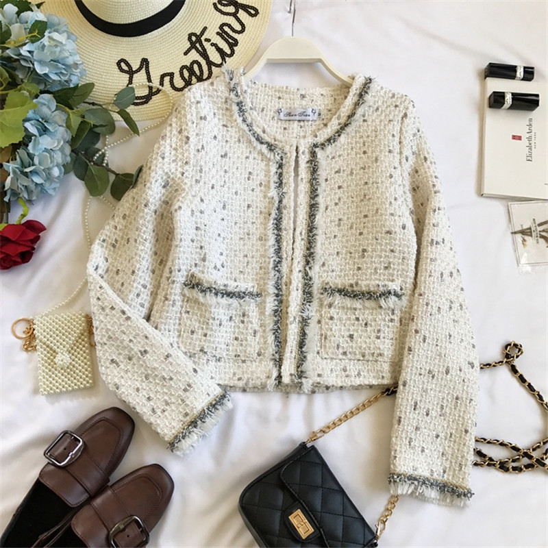 2021 New Autumn Fashion Lurex Elegant Jacket Fabric Red Tweed Women's Black Jackets Short White Suit Feminine Neck Mini Coat QJSF
2021 New Autumn Fashion Lurex Elegant Jacket Fabric Red Tweed Women's Black Jackets Short White Suit Feminine Neck Mini Coat QJSF
