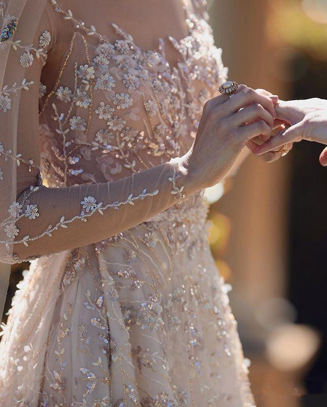 Beading Elegant Long Sleeves Wedding Dresses Sheer Bateau Neck A E Sequined Bridal Gowns Plus Size Sweep Train Tulle Robe De Mari E