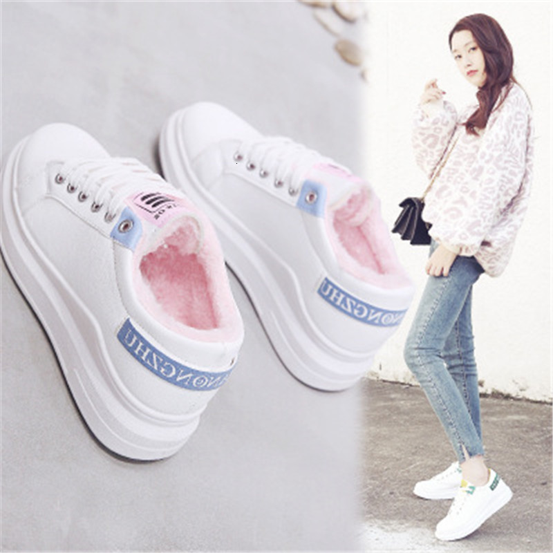 Winter 2021 New White Woman Trainers Moccasins Women's Hot Quality Cotton Shoes XIFR, Black fur
Winter 2021 New White Woman Trainers Moccasins Women's Hot Quality Cotton Shoes XIFR, Black fur