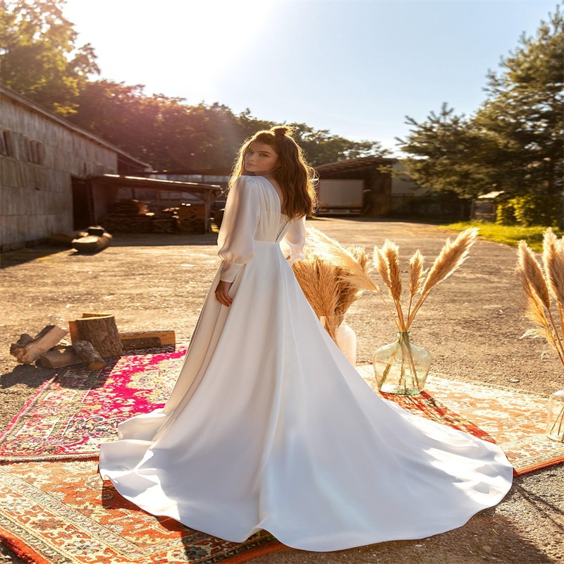 Modern Design Wedding Dresses Bling Sequins Beads Bridal Gowns Long Sleeves Sweep Train Boho Custom Made Soft Satin Vestido De Novia