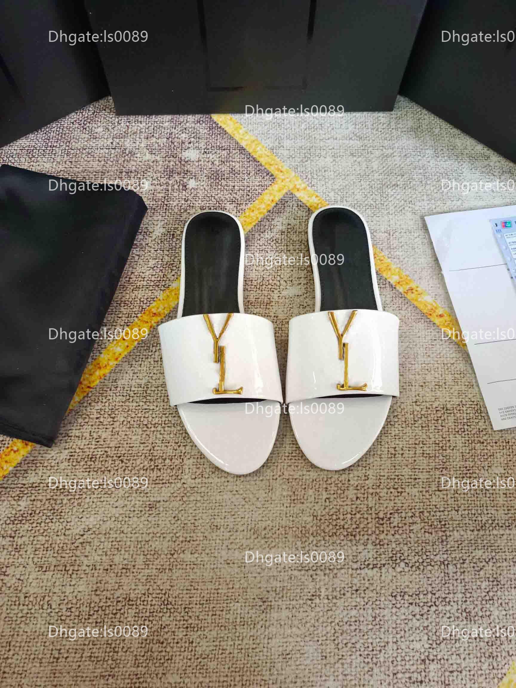 2022 Fashion classic slippers designer ladies sandals with box dust bag shoes letter Sliders summer wide bottom flat Slipper size:35-42
2022 Fashion classic slippers designer ladies sandals with box dust bag shoes letter Sliders summer wide bottom flat Slipper size:35-42