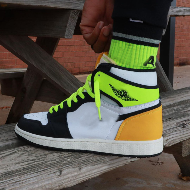 2021 New Arrival jumpman 1 1s High Volt Gold Men Basketball Shoes Black Yellow Mens Trainers Sneakers With Box 40-47 Size
2021 New Arrival jumpman 1 1s High Volt Gold Men Basketball Shoes Black Yellow Mens Trainers Sneakers With Box 40-47 Size
