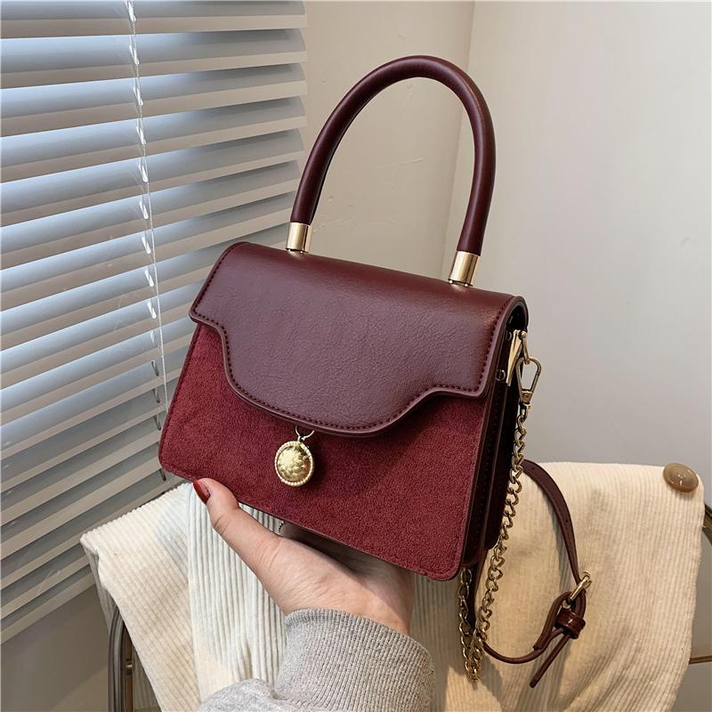Retro chain high-quality tote bag 2021 winter new matte texture women's designer atmospheric fashion one-shoulder messenger bag, Black
Retro chain high-quality tote bag 2021 winter new matte texture women's designer atmospheric fashion one-shoulder messenger bag, Black