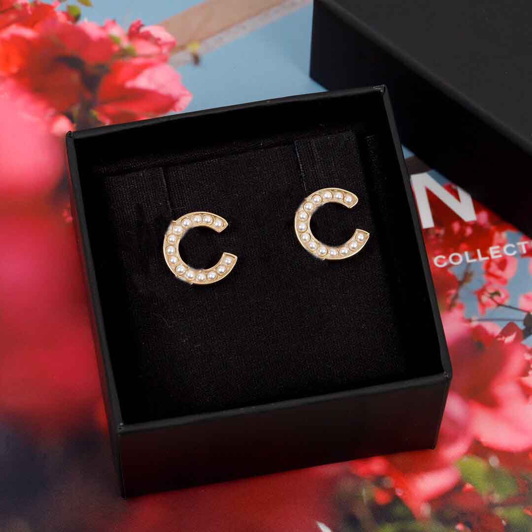 2022 Top quality charm stud earring with nature shell beads for women wedding jewelry gift have box stamp simple design PS7237
2022 Top quality charm stud earring with nature shell beads for women wedding jewelry gift have box stamp simple design PS7237