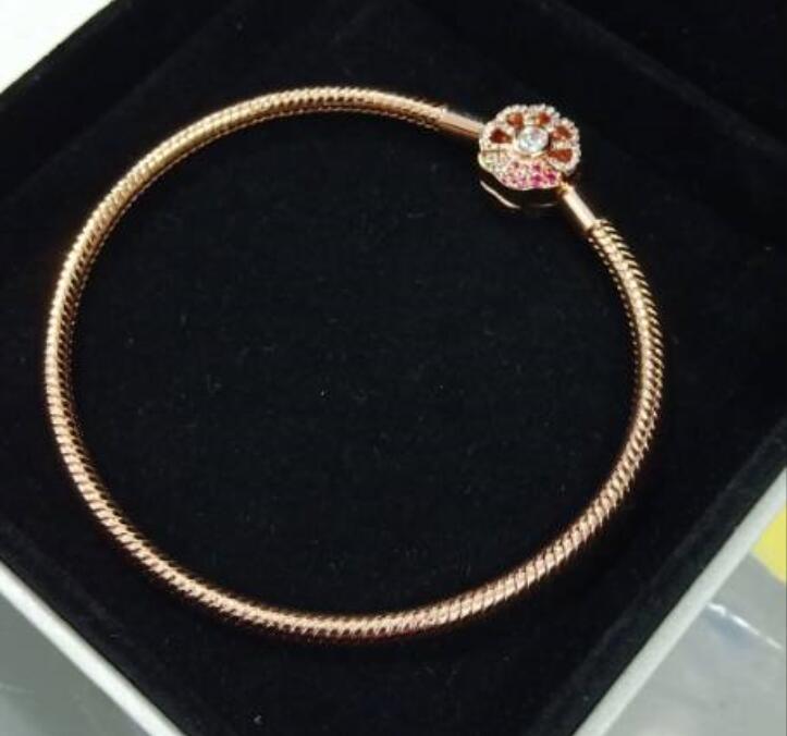 S925 Sterling Silver 18K Yollow Gold Flowers beads Bracelets Fit Pandora Style Charm Bangle Bracelet Jewelry For Women
S925 Sterling Silver 18K Yollow Gold Flowers beads Bracelets Fit Pandora Style Charm Bangle Bracelet Jewelry For Women